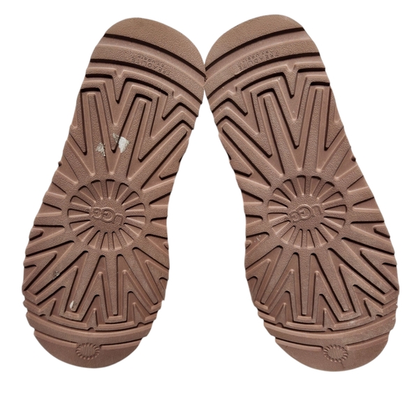 Cozy Ugg Shearling Boots with Pink Pom Poms - Picture 2 of 8